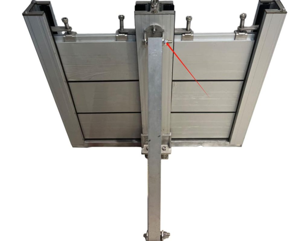 Fix the Plank Support Buttress to the top of the center column with screws