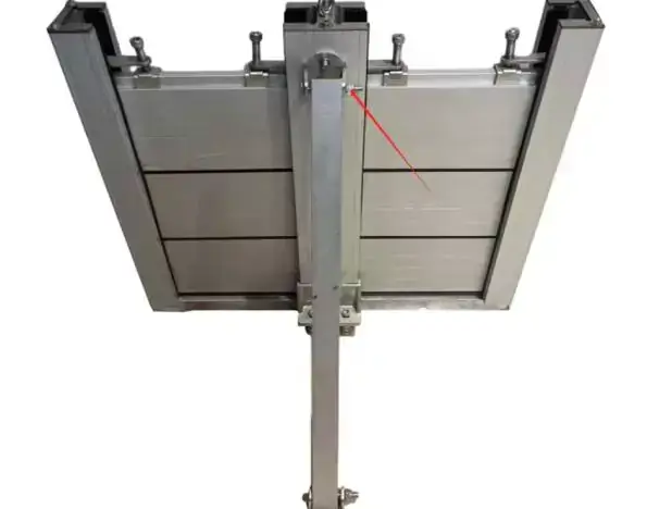Plank support buttress fixed to center column