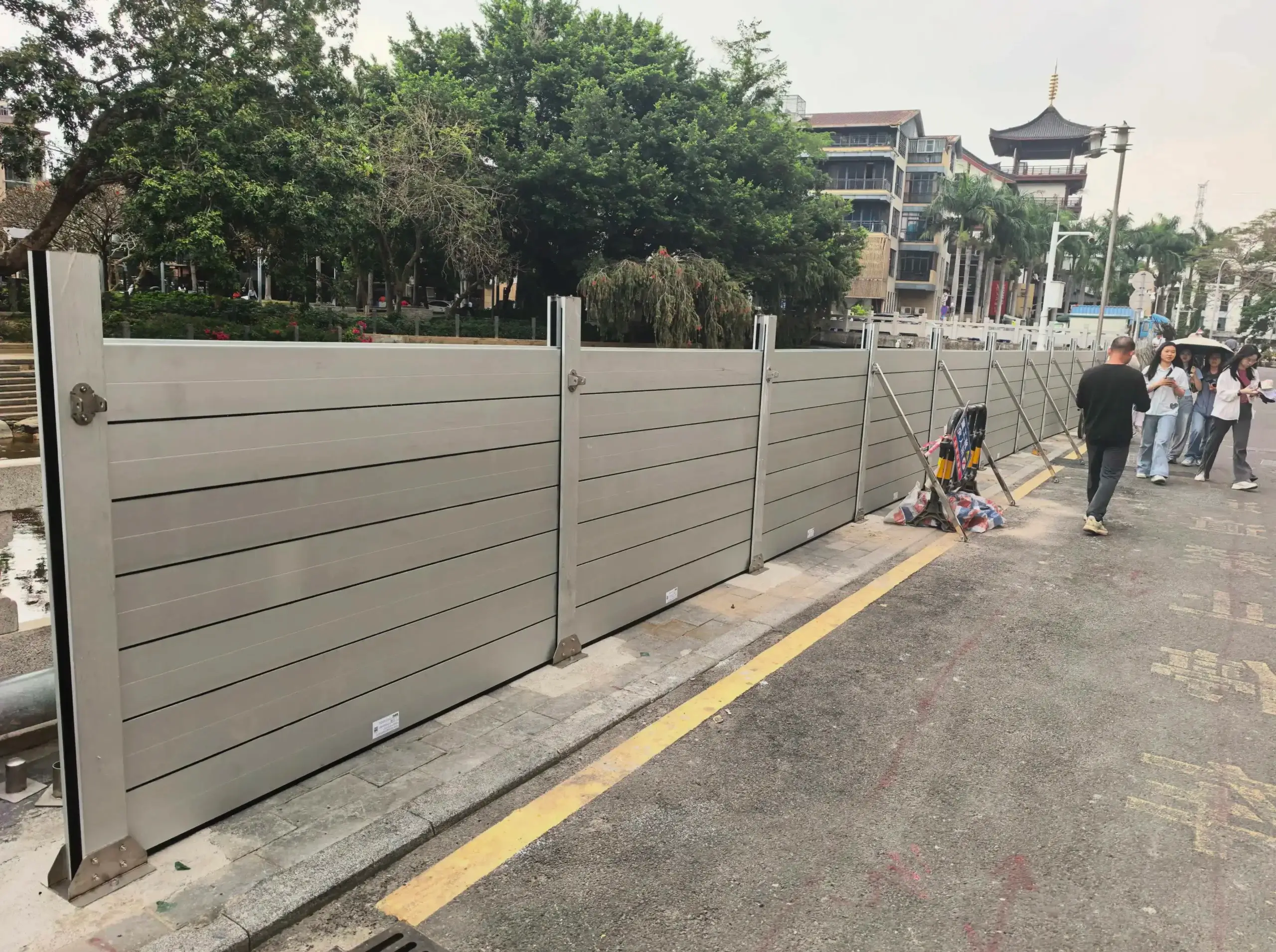 Street-facing side of the 55.12-inch riverside flood barrier with diagonal support braces