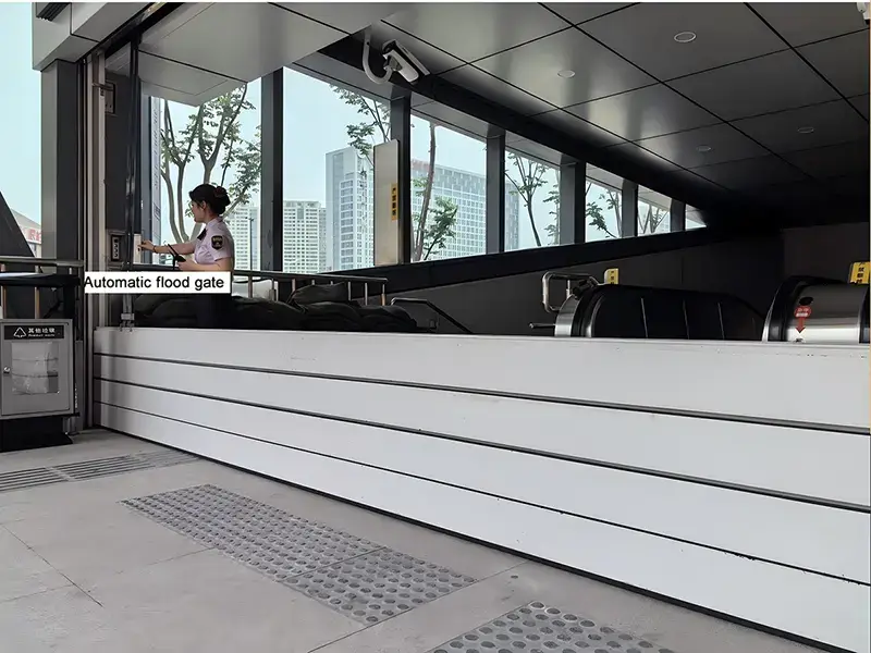 Eudore automatic motorized roll-up flood gate
